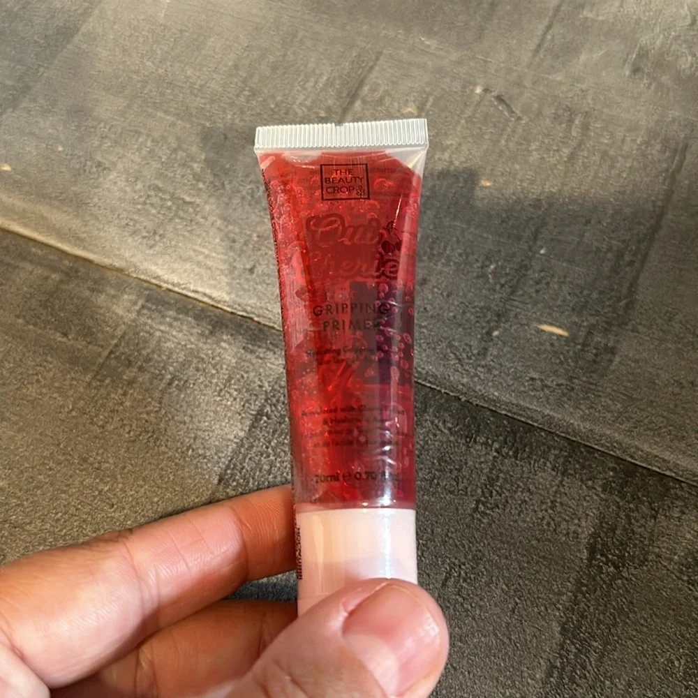 Primer set of 2 Marc Jacob’s Under Cover 5ml and The Beauty Shop Oui Cherry 20ml - Picture 2 of 3